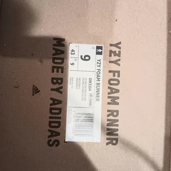Adidas Yeezy Foam RNNR Sand (Foam Runner)size 9 - Picture 6 of 6